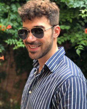 Yusuf Çim Instagram - Bayram kapıda 🥳 Sevdiklerinize hediye önerisi isterseniz  @atasunoptik ile birlikte hazırladığımız koleksiyonda  harika parçalar var, mutlaka göz atın derim 🧡 #BuBenimBakışım #HerBakışta #işbirliği