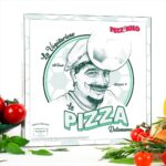 Yvick Letexier Instagram - ELLES SONT LÀ ! Mes 2 nouvelles pizzas sont désormais dans ton supermarché Carrefour, Auchan ou Leclerc le plus proche ! 2 nouvelles saveurs : BOLO DI MOZZA et la VÉGÉTARIENO, deux classiques 100% DELAMAMA Et c’est pas tout, à l’occasion de la Copa Di Mondo ⚽️ Retrouve des boîtes inédites en édition limitée spécialement en hommage à ce sport qui a bercé l’enfance de Kévino Delamama. D’autres surprises arrivent, mais en attendant, on se retrouve au rayon surgelé. Ah oui, et clique sur le lien dans ma bio, pour y découvrir le spot publicitaire 🍕 Pizzament votre, Kévino. Paris, France