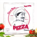 Yvick Letexier Instagram - ELLES SONT LÀ ! Mes 2 nouvelles pizzas sont désormais dans ton supermarché Carrefour, Auchan ou Leclerc le plus proche ! 2 nouvelles saveurs : BOLO DI MOZZA et la VÉGÉTARIENO, deux classiques 100% DELAMAMA Et c’est pas tout, à l’occasion de la Copa Di Mondo ⚽️ Retrouve des boîtes inédites en édition limitée spécialement en hommage à ce sport qui a bercé l’enfance de Kévino Delamama. D’autres surprises arrivent, mais en attendant, on se retrouve au rayon surgelé. Ah oui, et clique sur le lien dans ma bio, pour y découvrir le spot publicitaire 🍕 Pizzament votre, Kévino. Paris, France