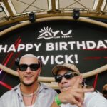 Yvick Letexier Instagram - Quel anniversaire de fou furieux (c’était il y a une semaine je viens à peine de redescendre) Merci @djsnake d’avoir permit à Vegas de connaître mes talents de DJ, pour tout booking, voyez directement avec lui (c’est 150k minimum). Et merci pour tous vos messages ❤️ Las Vegas, Nevada