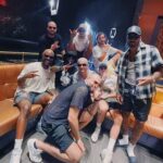 Yvick Letexier Instagram - Quel anniversaire de fou furieux (c’était il y a une semaine je viens à peine de redescendre) Merci @djsnake d’avoir permit à Vegas de connaître mes talents de DJ, pour tout booking, voyez directement avec lui (c’est 150k minimum). Et merci pour tous vos messages ❤️ Las Vegas, Nevada