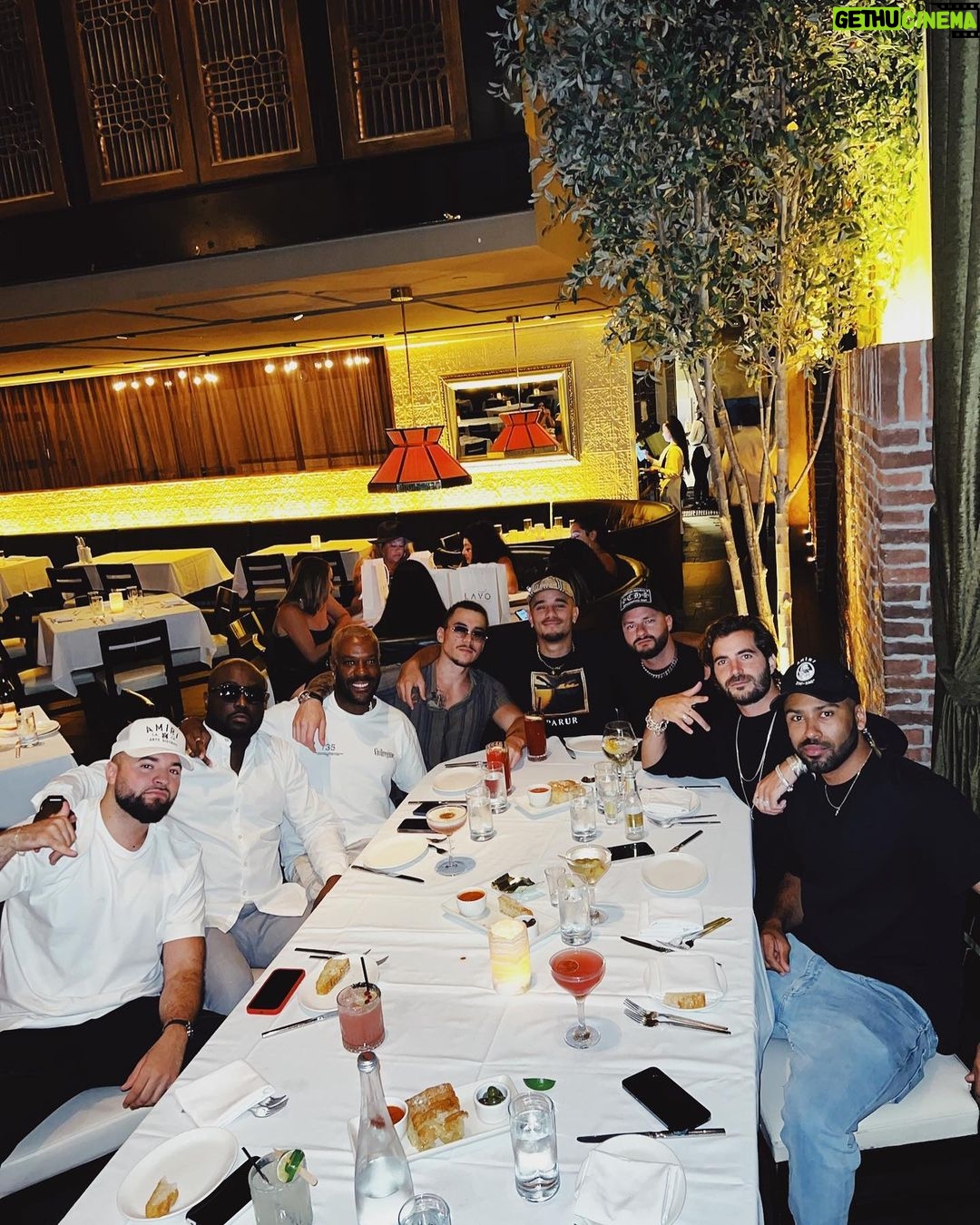 Yvick Letexier Instagram - Quel anniversaire de fou furieux (c’était il y a une semaine je viens à peine de redescendre) Merci @djsnake d’avoir permit à Vegas de connaître mes talents de DJ, pour tout booking, voyez directement avec lui (c’est 150k minimum). Et merci pour tous vos messages ❤️ Las Vegas, Nevada
