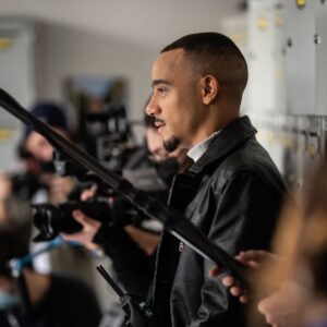 Mister V Instagram - LA POLICE 3 est sorti il y a deux jours et putain qu’est-ce que c’est bon de vous retrouver. On s’est tué de rire à l’écrire et encore + à la jouer. 

Merci à tous ❤️ 
📸 @samuel_nogues 

Le lien de la vidéo est dans ma bio.