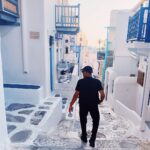 Yvick Letexier Instagram – « Vis cette vie avant que cette vie ne te vive » Gérard Vives Míkonos