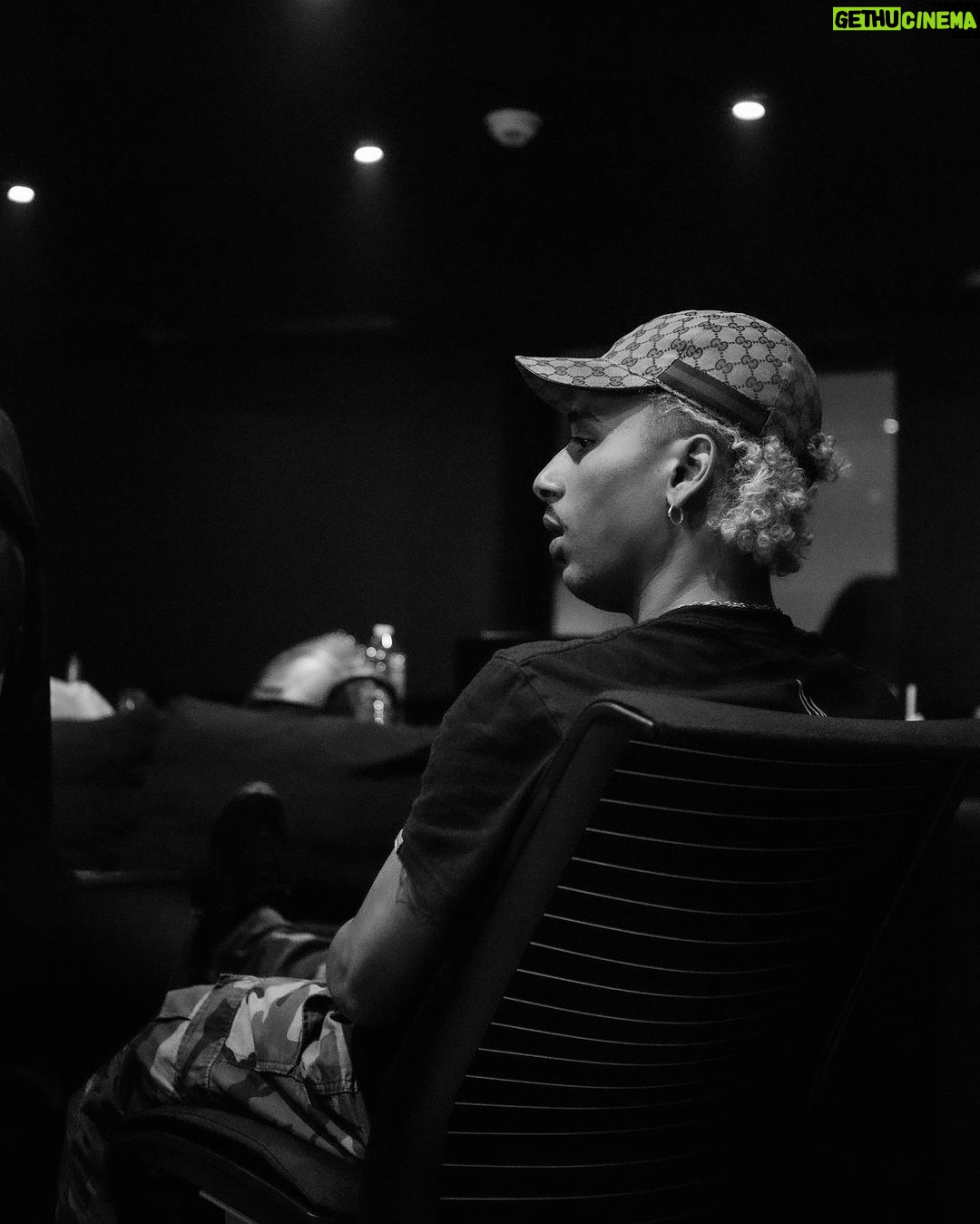 Yvick Letexier Instagram - Merci à tous pour vos retours sur la réédition. 6 titres pour lesquels j’ai encore une fois mis beaucoup de coeur à l’ouvrage et vous êtes toujours au rendez-vous. Vous êtes donc le sang ❤️ MERCI 📸 @faidhadji MVP