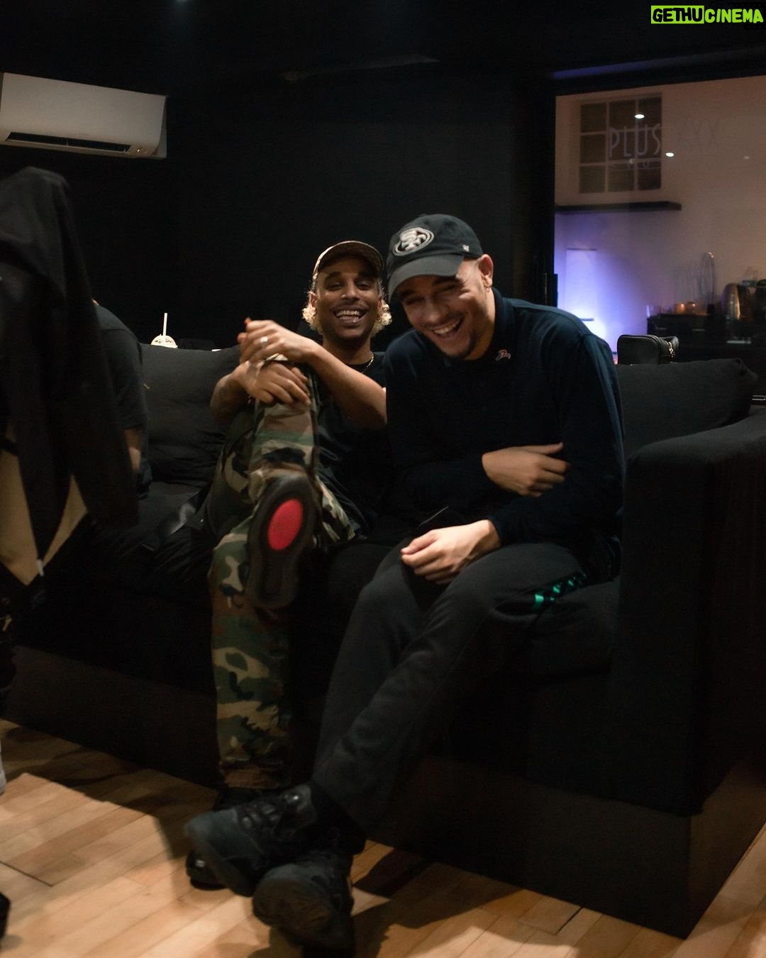 Yvick Letexier Instagram - Merci à tous pour vos retours sur la réédition. 6 titres pour lesquels j’ai encore une fois mis beaucoup de coeur à l’ouvrage et vous êtes toujours au rendez-vous. Vous êtes donc le sang ❤️ MERCI 📸 @faidhadji MVP