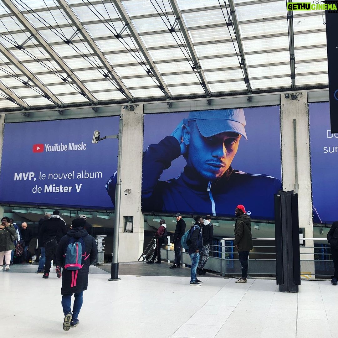 Yvick Letexier Instagram - On avait dit discret @youtubemusic 🔥🙌🏽❤️ c’est fou tout ça merci à vous pour toute cette force 🙏🏽 #YoutubeMusic #MVP Paris Gare du Nord