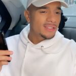 Yvick Letexier Instagram - Le chargeur iPhone / En collab avec @heetch_fr merci pour la confiance (et pour le chargeur) #ad