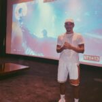 Yvick Letexier Instagram - J’AURAI MA VOIX DANS SPACE JAM : NOUVELLE ÈRE ! @warnerbrosfr m’a contacté pour que je double un des membres de la Goon Squad qui n’est autre que Anthony Davis. Vous connaissez mon amour pour ce film, et faire partie du casting vocal du 2, c’est clairement un rêve de gosse. J’étais comme un dingue pendant tout l’enregistrement. Genre maintenant Anthony Davis sa voix française bah c’est moi allez bonsoir. Donc, rendez-vous le 21 juillet pour entendre ma grosse voix de monstre à sourcils durs. Paris, France