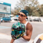 Yvick Letexier Instagram – Je n’ai pas assez de mots dans mon vocabulaire pour décrire toute l’émotion ressentie au cours de cet évènement. Le @gp_explorer est sans doute rentré dans le top 3 des plus folles expériences de ma vie.

Je n’étais pas forcément coutumier des sports auto, je ne roule pas forcément très vite sur le boulevard périphérique parisien, je préfère boire que conduire, et pourtant me voici devenu le temps d’une journée un pilote qui court sur le mythique circuit du Mans. 

Alors pour tout ça, merci @xsqueezie et toutes ses équipes chez @bump_fr / @gp_explorer qui ont fait un taff de foufou depuis un an. Merci à la FFSA (Pierre, Gilbert, Christophe) qui nous ont appris à conduire des engins non homologués sur la rocade en un temps record. Merci à tous les mécanos, les ingés, les commissaires de pistes, et tous les gens réunis pour que ce spectacle ait lieu dans la sécurité et dans le respect des règles du sport auto (mon équipe sûre Fred x2, Thomas et Gwen).

Bravo à tous mes homologues pilotes d’une journée avec qui j’ai passé des moments dingues. De très belles rencontres qui annoncent de belles collaborations pour la suite, pour sûr. 

S/o tout particulier à mon équipe composée des frérots @theojuice_ @faidhadji @fabienfaure @lonymoon.rose @louis.gtr_ @florapouillet 

Un grand merci également à @aurelienpanis qui m’a coaché et prêté son simu perso 😍🏎️

Évidemment grosse force à @maxime.biaggi et @allonsrider 💚

Mais surtout merci à vous, sur place comme à distance, d’avoir envoyé autant d’amour. Ça fait du bien au niveau du coeur situé dans mon corps ❤️

Yvick aka Mister Vitesse aka Mister VVIIème place aka Michel Vaillant aka Mister Vroum 🔥

@gp_explorer 🏎️💚💛🖤 Le Mans Circuit Bugatti