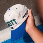 Yvick Letexier Instagram - J-1 avant le GP Explorer 2, la pression monte, un peu comme une voiture dans une montée par exemple 🚗 Alors on espère faire honneur à nos partenaires et notamment @schottnyc_europe avec qui nous sortons une collaboration exclusive spécialement pour le GP EXPLORER qui sera dispo uniquement SUR PLACE et en ÉDITION LIMITÉE. Des teddys de 3 colories ainsi que deux casquettes extrêmement douces re-designées main dans la main avec @schottnyc_europe et @dricetea Sur ce, je m’en vais pousser ma monoplace à plus de 400 km/h, qui est en soit ma vitesse de croisière, en voiture, de course, automobile, sur route. Yvick aka Mister Vitesse/Vetements 👖🏎️ 📸 @faidhadji Circuit Bugatti
