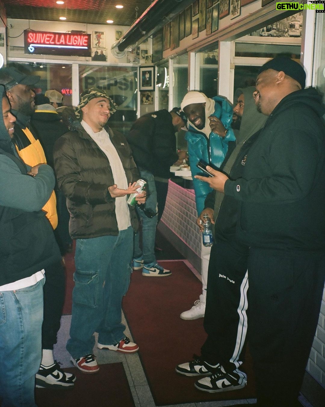 Yvick Letexier Instagram - Nouveau single et clip BOOTLEG dispo sur Youtube 🎥 et sur toutes les plateformes de streaming 🎧 Big s/o @blnk.agency pour la réalisation de ce clip de zinzin 👏🏽🇨🇦 et à @rosalie_du_38 pour cette prod de zouzou 👏🏽🇫🇷 + de 2M de vues en 24h sur ma dernière vidéo des 11 RAPPEURS A NE PAS SUIVRE, merci beaucoup vous êtes des foufous ou quoi. 📸 @iamlaflamme Montréal, Québec