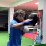 Zabit Magomedsharipov Instagram - За 20 лет в спорте так и не определился, правша или левша @bukaboxing