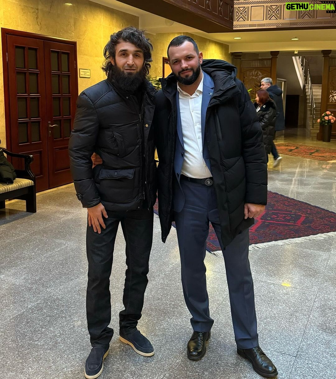 Zabit Magomedsharipov Instagram - До встречи в Питере 🤝