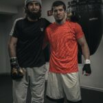 Zabit Magomedsharipov Instagram - Вы никогда не встретите ленивого Чемпиона! @shakhabas_makhmudov🥊 @bukaboxing