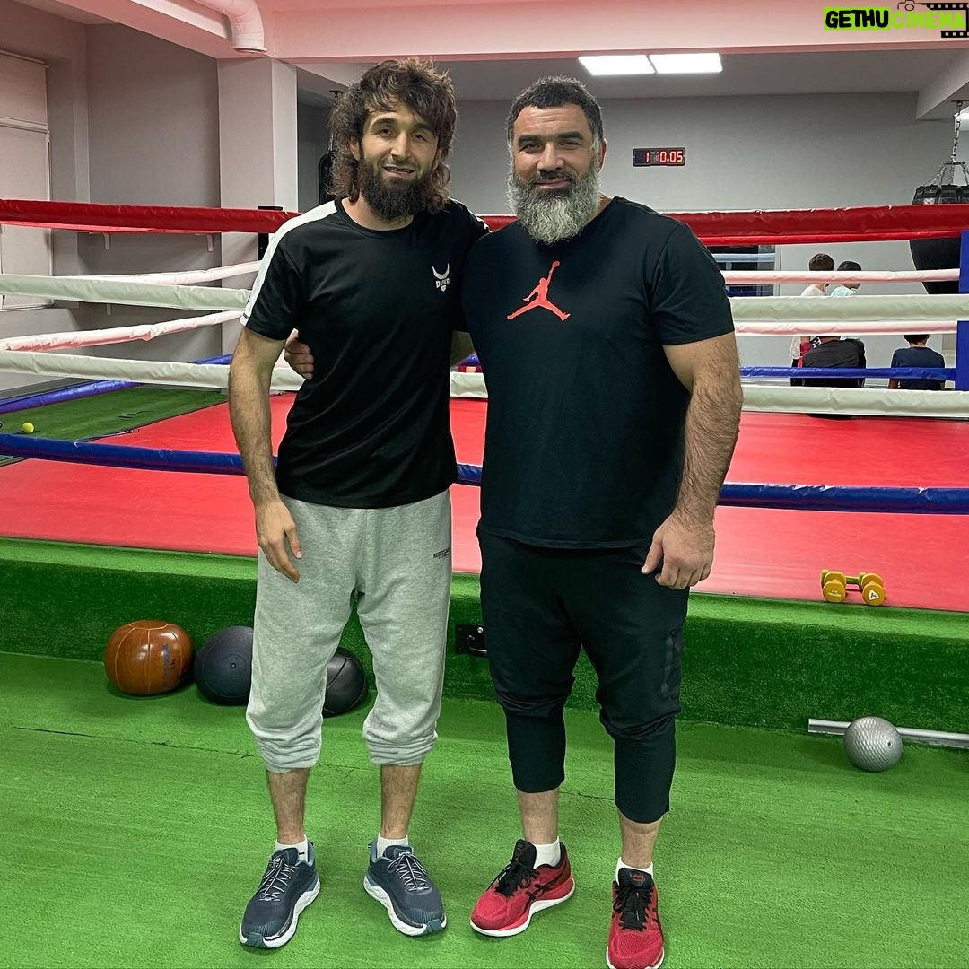Zabit Magomedsharipov Instagram - Старая гвардия 🚀 @bozigit_ataev