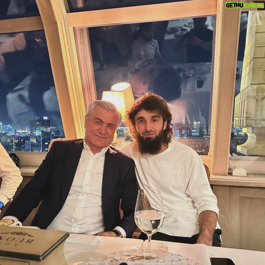 Zabit Magomedsharipov Instagram - Со старшим братом💪🏽