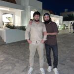 Zabit Magomedsharipov Instagram - В этот раз кому-то из нас повезло. Обошлось без спортзала))) @rashit_makhat Dubai, UAE