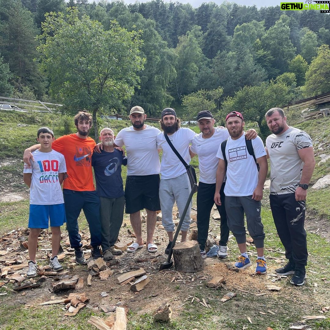 Zabit Magomedsharipov Instagram - Завершили двухнедельные сборы в Гунибе @krepost_shamilya ⛰