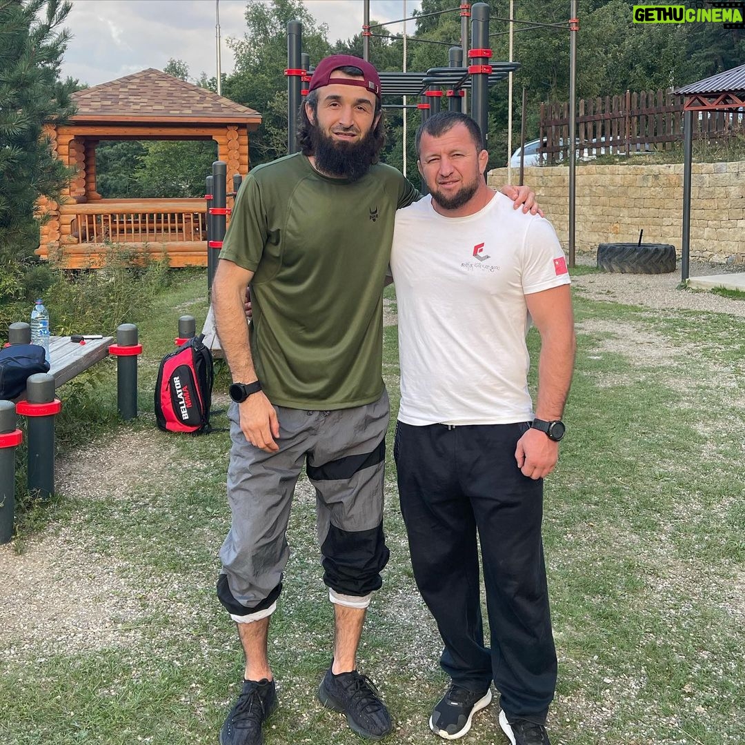 Zabit Magomedsharipov Instagram - 🏃🏽♂️