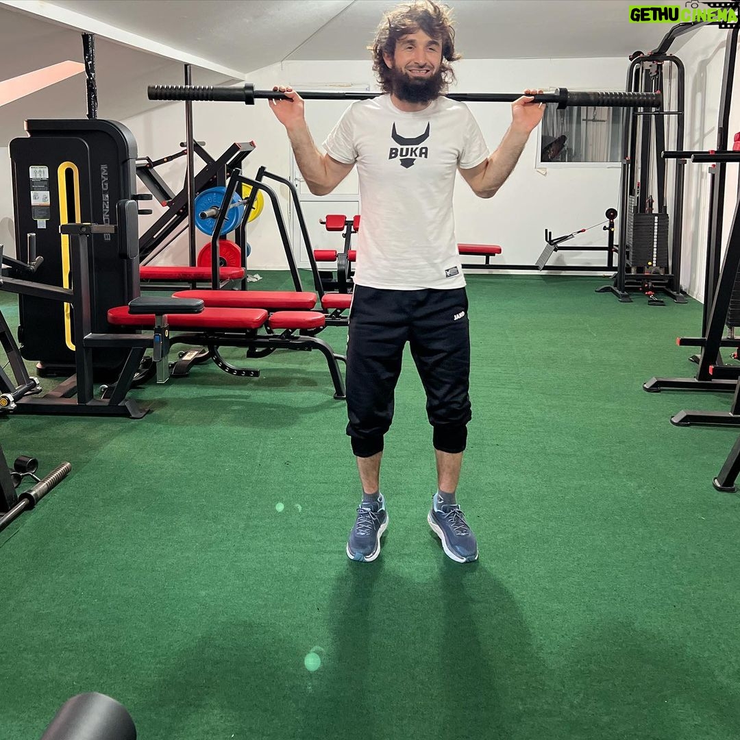 Zabit Magomedsharipov Instagram - Когда качка в удовольствие ⠀ @bukaboxing