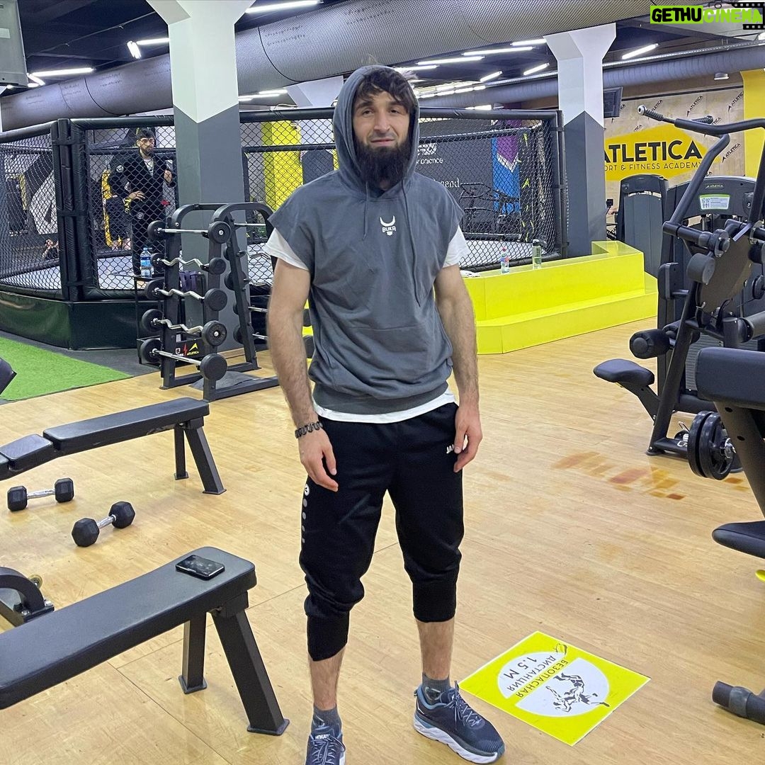 Zabit Magomedsharipov Instagram - Стабильно в зале ⠀ @bukaboxing
