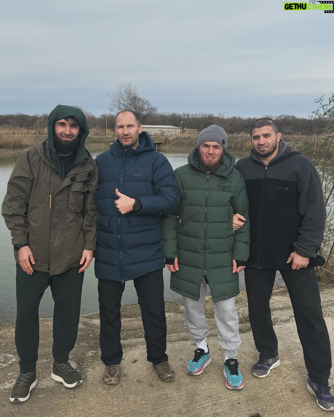 Zabit Magomedsharipov Instagram - Были спортсмены - стали фермеры😂 @rustam_khabilov @magomedov_tiger @rasul8047666