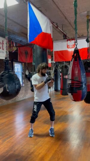 Zabit Magomedsharipov Instagram - А говорят, что с возрастом скорость уходит. @bukaboxing