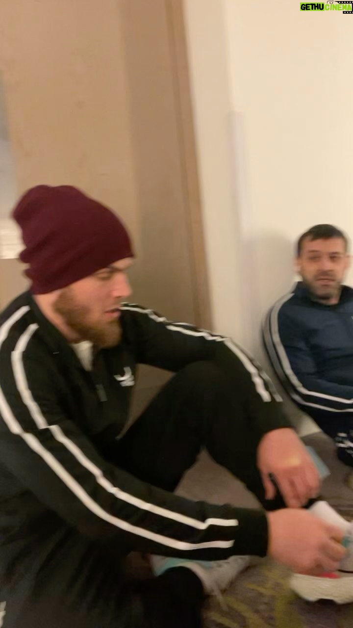 Zabit Magomedsharipov Instagram - А так красиво всё начиналось😁 @magomedov_tiger @kurban_khalidov @bukaboxing