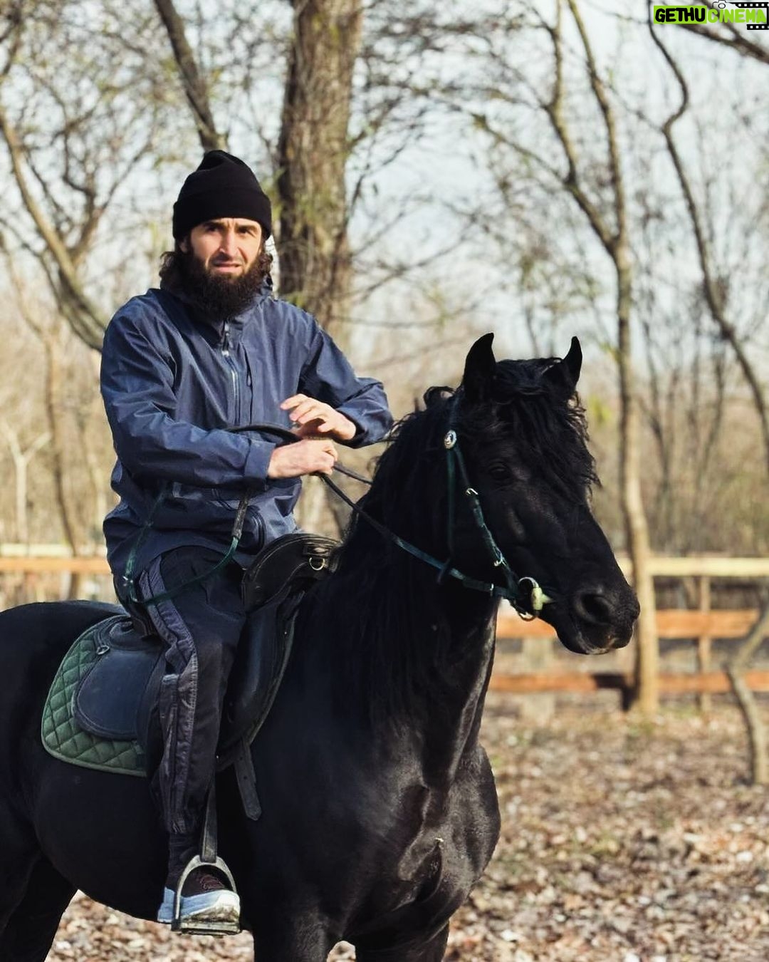 Zabit Magomedsharipov Instagram - Без 20 км похода никак🐎