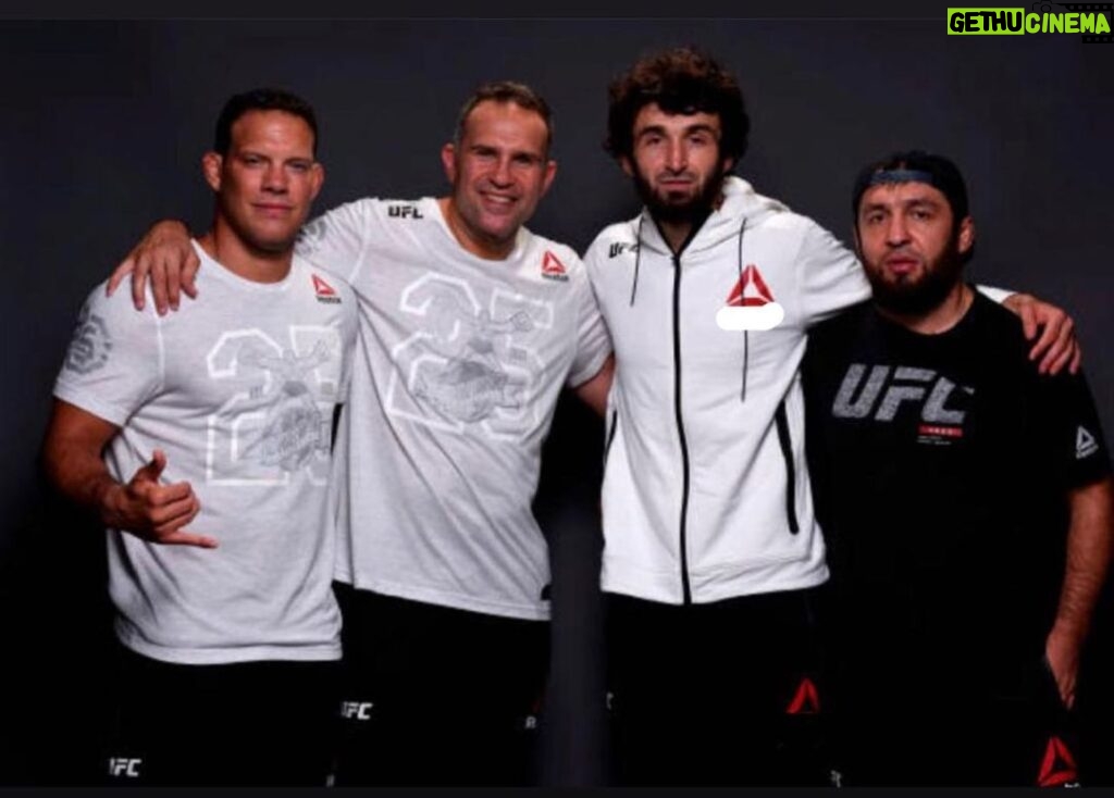 Zabit Magomedsharipov Instagram - To be a good coach, you need to love what you teach and love those to whom you teach. Thank you @mansur_uchakaev_dfteam @ricardoalmeidabjj @coachmarkhenry for everything you doing for me