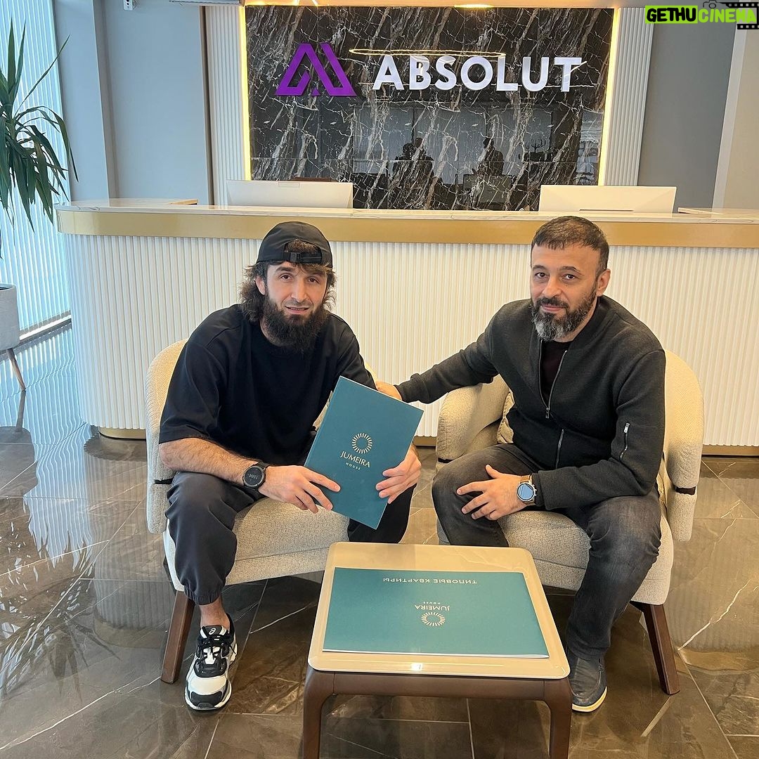 Zabit Magomedsharipov Instagram - Жилой комплекс Jumeira House будем создавать историю. - Преимущества настоящего бизнес-класса - Собственный двор-сад - Закрытый двор без машин - Паркинг с лифтом до квартиры - Богатая инфраструктура района - Бесперебойные инженерные системы Все лучшее и новое мы вложили в этот проект, чтобы каждый получал удовольствие от нахождения дома. 🔹 Рассрочка 🔹 Материнский капитал с первого дня. . 🔶 По вопросу приобретения и планировкам ЗВОНИТЕ в офис продаж: 📞 +7 (928) 210-00-00 @absolut_developer @absolut_developer @absolut_developer
