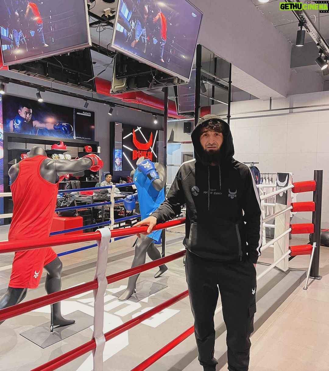 Zabit Magomedsharipov Instagram - Давно я в Узбекистане не был 🇺🇿 @bukaboxing 💯 @bukaboxing 💯 @bukaboxing 💯
