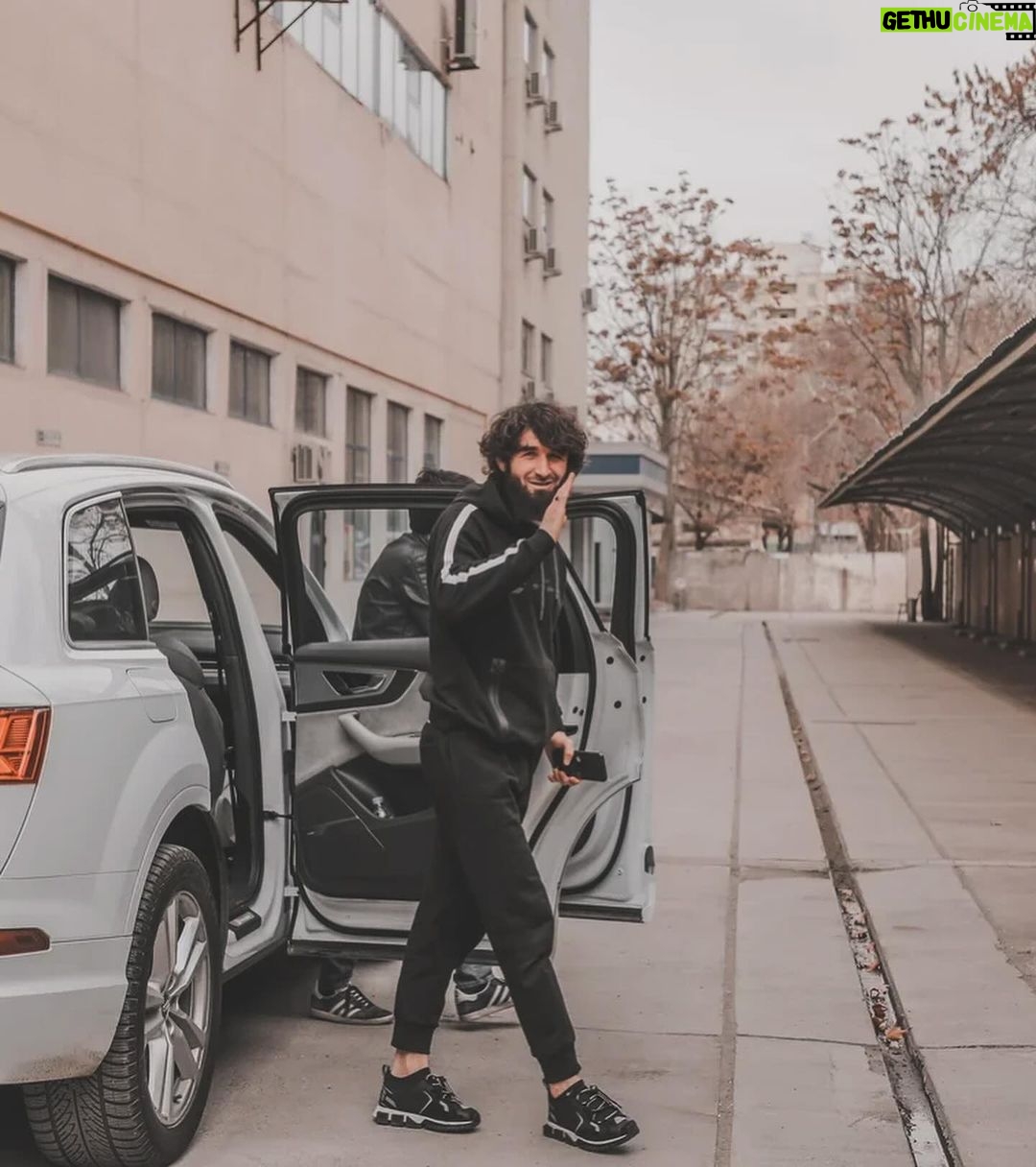 Zabit Magomedsharipov Instagram - Давно я в Узбекистане не был 🇺🇿 @bukaboxing 💯 @bukaboxing 💯 @bukaboxing 💯