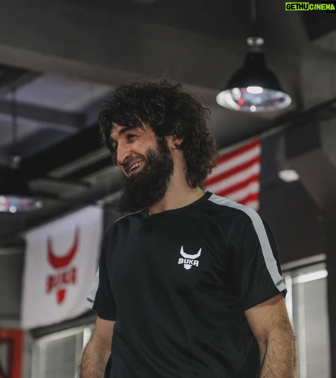 Zabit Magomedsharipov Instagram - Давно я в Узбекистане не был 🇺🇿 @bukaboxing 💯 @bukaboxing 💯 @bukaboxing 💯