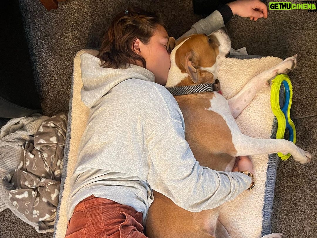 Zach Braff - 41.3K Likes - Slide one: Florence giving our legendary cinematographer, Mauro Fiore, a cuddle.
Slide two: Florence giving Billie a cuddle after an exhausting day.