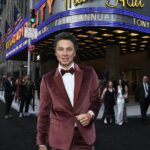 Zach Braff Instagram - Tonys!!! Thank you: @paulsmith @avoyermagyan @lauracosta.nyc @gettyimages