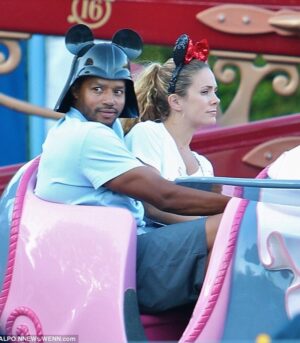 Zach Braff Instagram - Happy Birthday @donald_aison 
I feel so lucky to have you as my friend. I love you.
