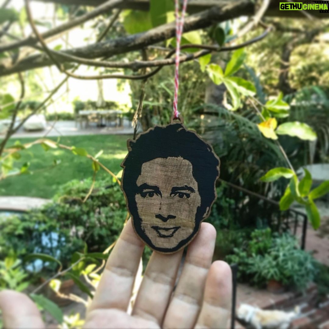 Zach Braff Instagram - I never knew an ornament could be so glorious.