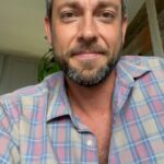 Zachary Levi Instagram - Heyooo! Do you live in Pittsburgh? Or the surrounding area? Or don’t mind doing a bit of traveling? Then have I got news for you!!! I’ll be at @steelcitycomiccon August 12th-14th doing signings, photos, Q&A’s and more, and would love to see you there!!! Come out and get yer nerd on with me. I promise a good time. 😎