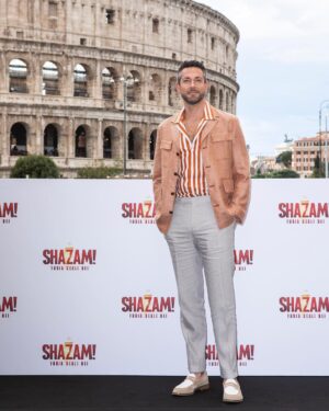 Zachary Levi Instagram - When in Rome… as they say! 💃🏻🇮🇹 

@parcocolosseo 

Grooming: @mnmachado 
Styled by: @warrenalfiebaker 
Lewk: @canali 
Shoes: @dukedexter 
Watch: @montblanc 

Photo: @warnerbrosentertainment