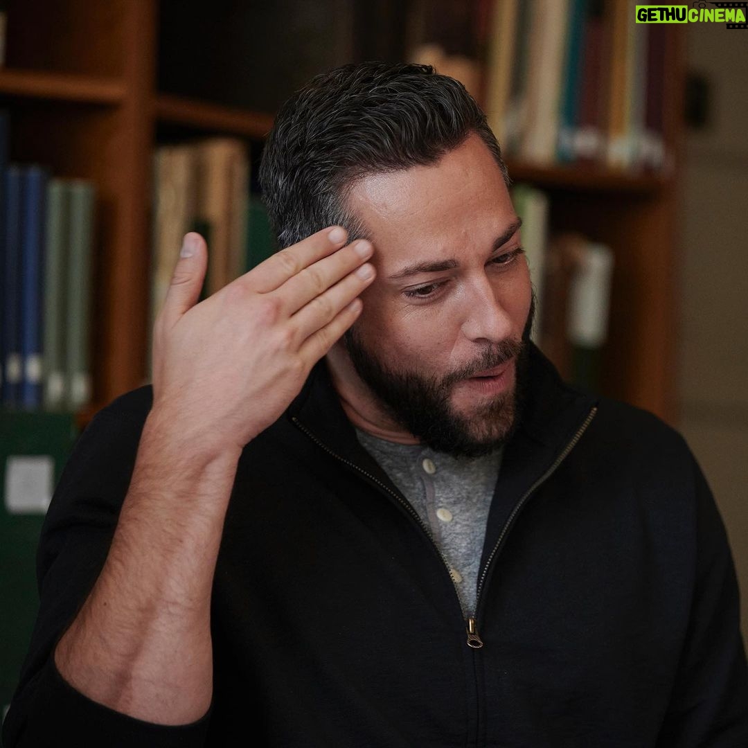 Zachary Levi Instagram - New @zacharylevi reaction photo pack just dropped. #WhoDoYouThinkYouAre is all-new Sunday 7/6c on NBC!