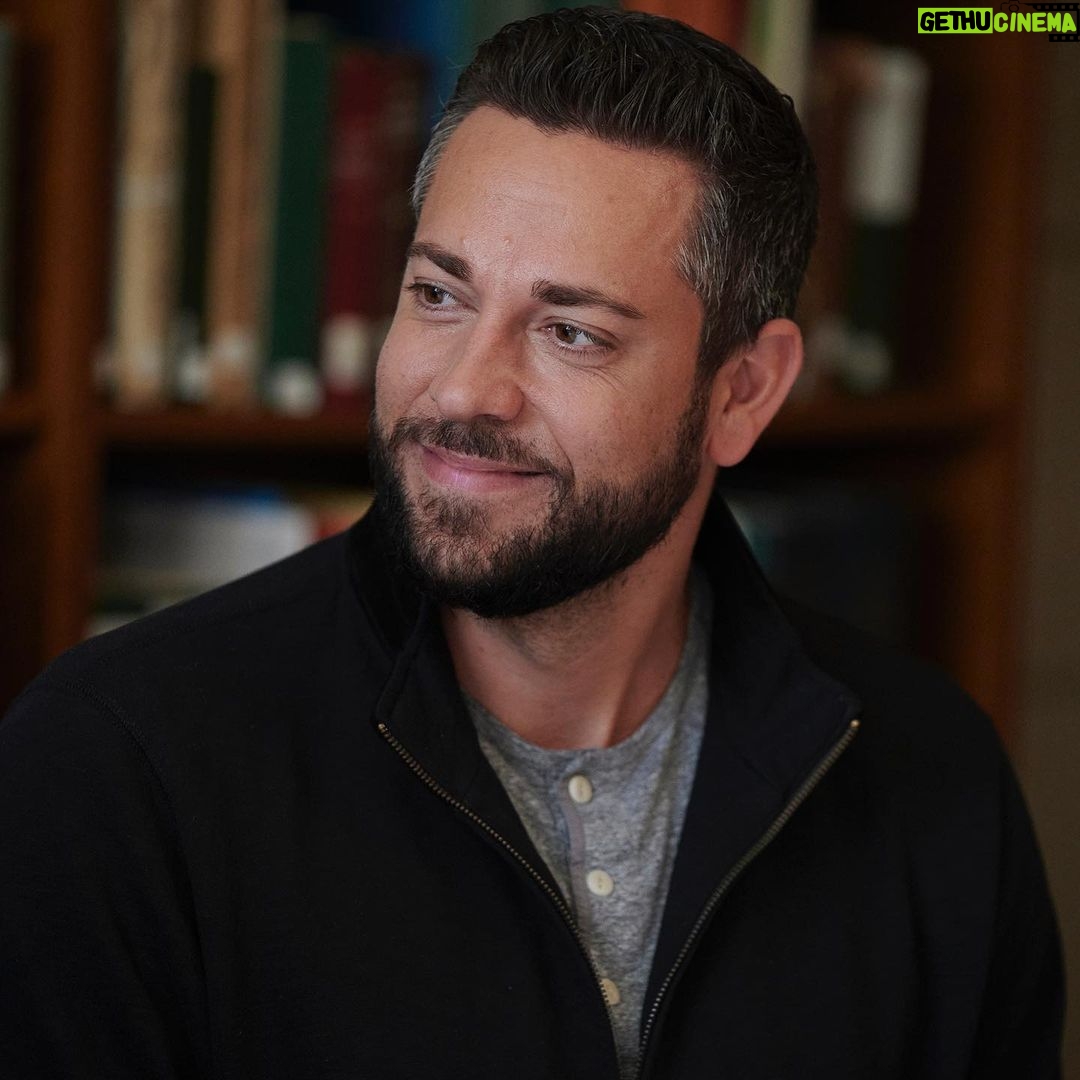 Zachary Levi Instagram - New @zacharylevi reaction photo pack just dropped. #WhoDoYouThinkYouAre is all-new Sunday 7/6c on NBC!