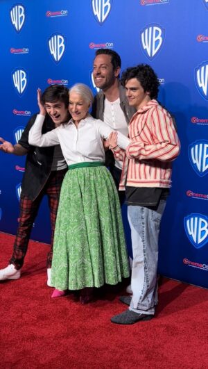 Zachary Levi Instagram - That’s a wrap on @cinemacon with the Shazamily ⚡️

Lewk: @warrenalfiebaker 
Grooming: @mnmachado