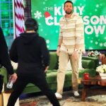 Zachary Levi Instagram - Not only did I have so much fun chattin with @kellyclarkson about all the things, but the cherry on top was that I got to break it down between segments with @jesscollins, who is one of my most favorite people on the face of this earth. My Nugget/Nug/Ted Nugent. I finally made it on the show, and we gave the people what they wanted. 😎👏💃 Los Angeles, California