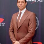 Zachary Levi Instagram - Thank you @theespys for another fun night! Thank you @dzojchen for another banger of a suit, and @warrenalfiebaker for stylin up such a fine lewks for me and my special lady friend. And thank you @kurt13warner for making me look SO much younger and thinner just by standing next to me. 🤘😎🤘(Picture #2 is the face of a man who had entirely too much tequila and Joe’s Pizza, and I regret nothing. 😏) (And thanks to @michelledemilt and @dahliawarner for the top notch human grooming skills! 💅) New York City