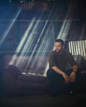 Zachary Levi Instagram - Had a great little chat and shoot with @johnrussophoto for @gio_journal, discussing @americanunderdg and other things! Link in my bio. 💃 

Lewkz by @warrenalfiebaker 
Grooming by @mnmachado