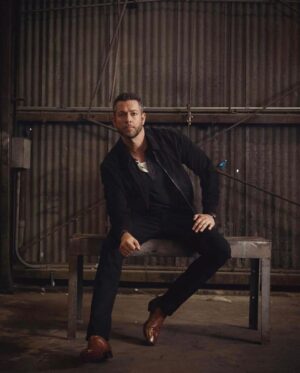Zachary Levi Instagram - Had a great little chat and shoot with @johnrussophoto for @gio_journal, discussing @americanunderdg and other things! Link in my bio. 💃 

Lewkz by @warrenalfiebaker 
Grooming by @mnmachado