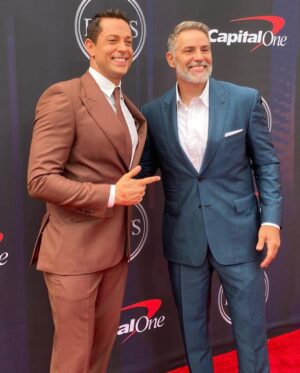 Zachary Levi Instagram - Thank you @theespys for another fun night! Thank you @dzojchen for another banger of a suit, and @warrenalfiebaker for stylin up such a fine lewks for me and my special lady friend. And thank you @kurt13warner for making me look SO much younger and thinner just by standing next to me. 🤘😎🤘(Picture #2 is the face of a man who had entirely too much tequila and Joe’s Pizza, and I regret nothing. 😏) (And thanks to @michelledemilt and @dahliawarner for the top notch human grooming skills! 💅)