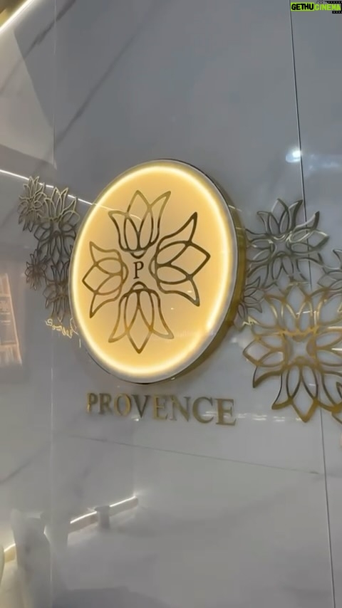 Zahra Arafat Instagram - حياكم عندنا في #معرض_العطور قاعة ٥ و٨ 🥰👌🏽 @provence_official #عطور #عطورات #زهرة_عرفات
